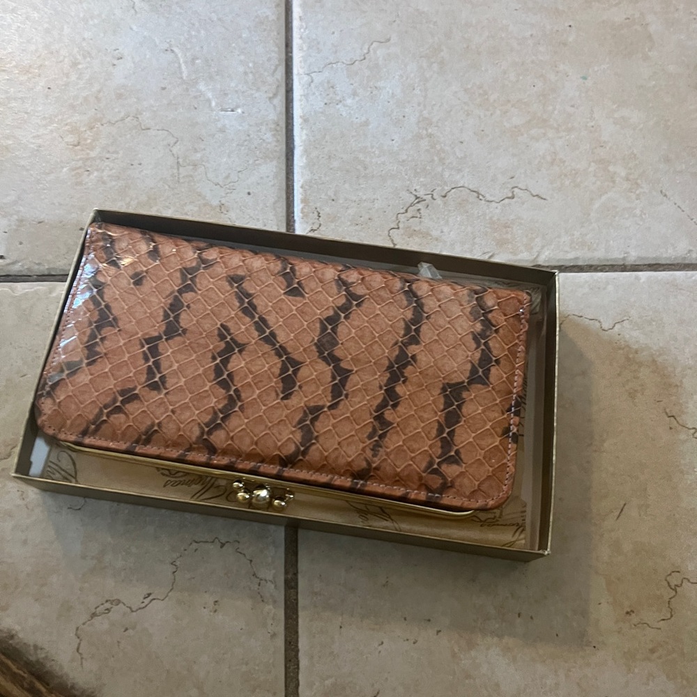 St Thomas wallet